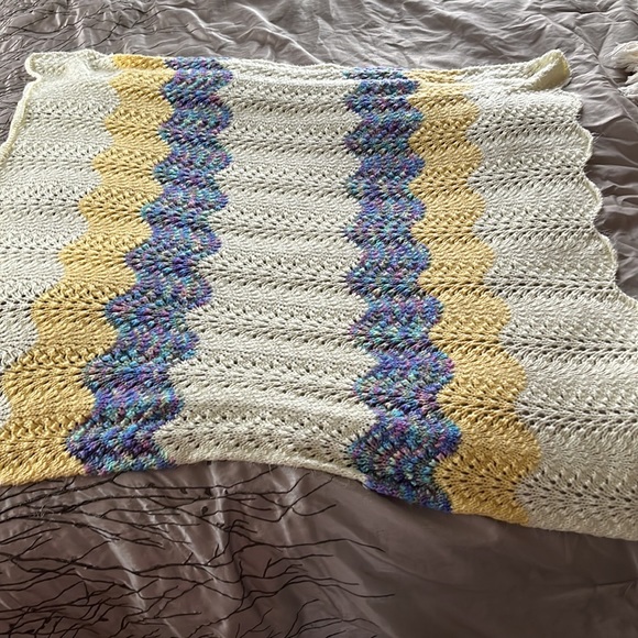 Hand crocheted baby blanket, - Picture 4 of 5